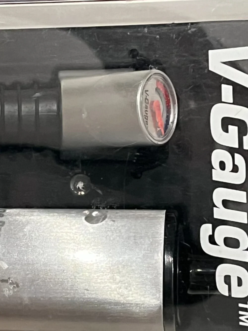 Metrokane V Gauge Wine Preserver Vacuum Pump Stopper Set